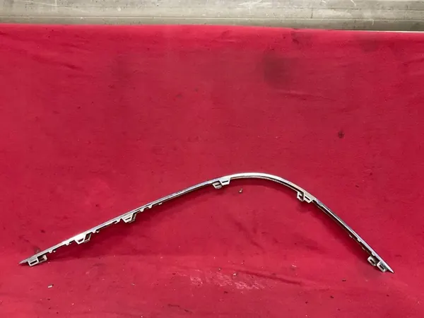 VW Passat B6 Sedan Takaluukun Kromilista Oikea OEM image 4