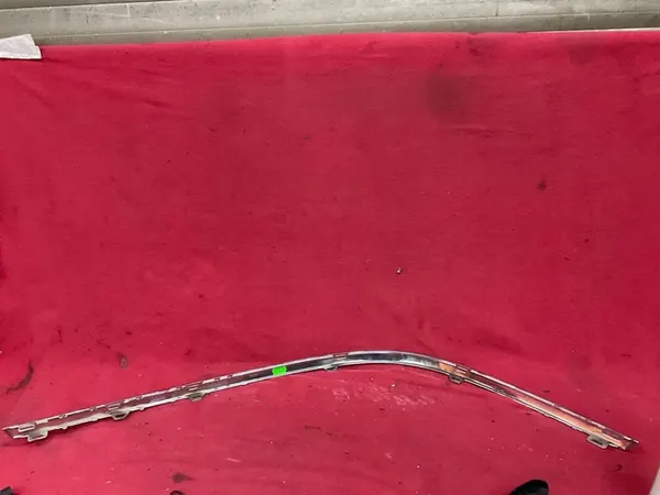 VW Passat B6 Sedan Takaluukun Kromilista Oikea OEM image 5