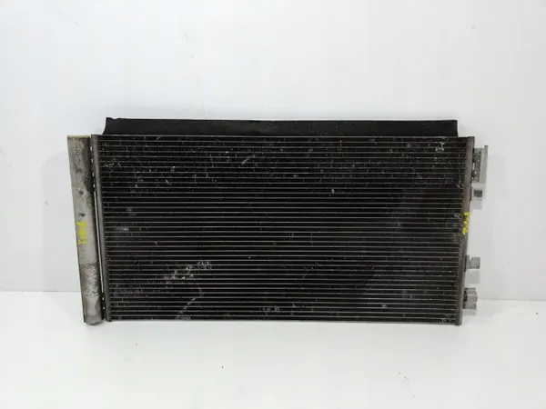 Condensador AC Renault OE 921000294R Usado image 2