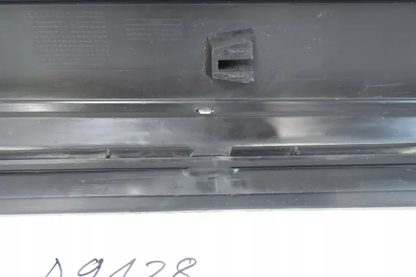 OEM 7P6854939B Vasen Etuoven Lista VW Touareg II:lle image 10