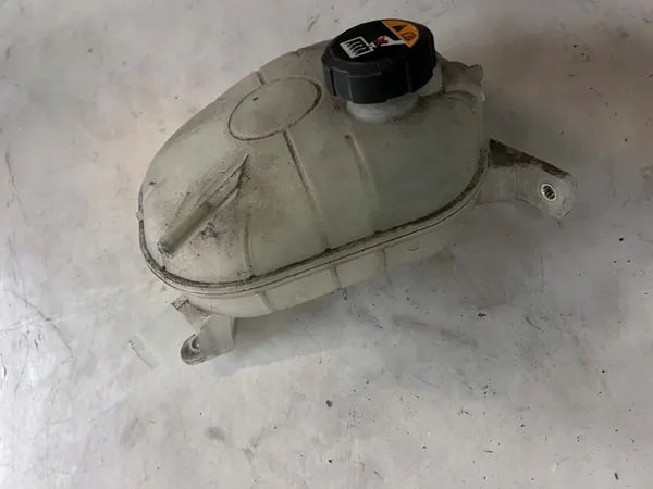 KIA CEED III HYUNDAI i30 III 1.6 CRDI Kühlmittelbehälter 25430-F2400 image 2