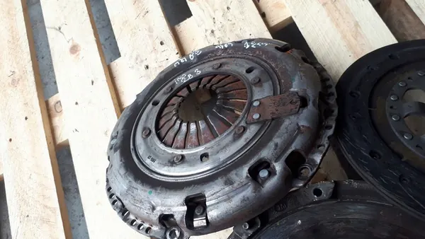 A4 B9 8W Clutch Dual Mass Flywheel 2.0 TFSI A5 8W OEM image 2
