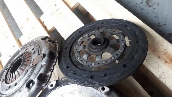 A4 B9 8W Clutch Dual Mass Flywheel 2.0 TFSI A5 8W OEM image 3