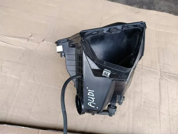 Audi A4 B8 Ilmansuodinkotelo OEM 8K0133837BP image 3