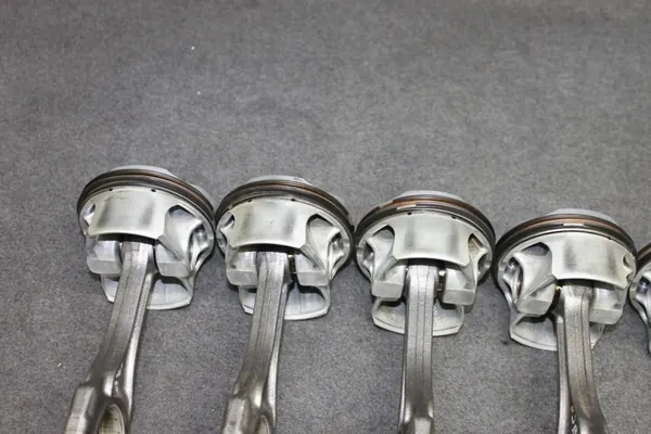 BMW M5 F10 M6 F12 X5M F85 X6M 5.0i S63B44B Kolv 8607933 image 8