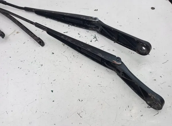 Front Wiper Arms Volkswagen Passat image 5