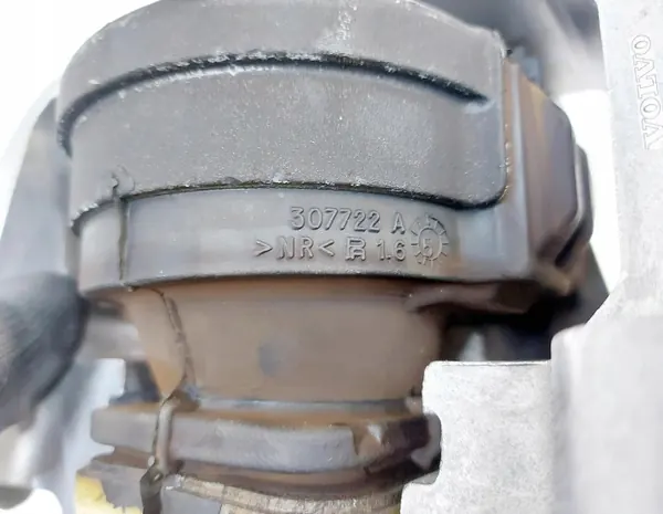 Volvo XC40 Linkes Getriebedämpfer-Bracket OEM 32139920 image 4
