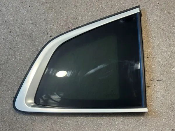 BMW X3 G01 rechter achterruit OEM 7410068 image 2