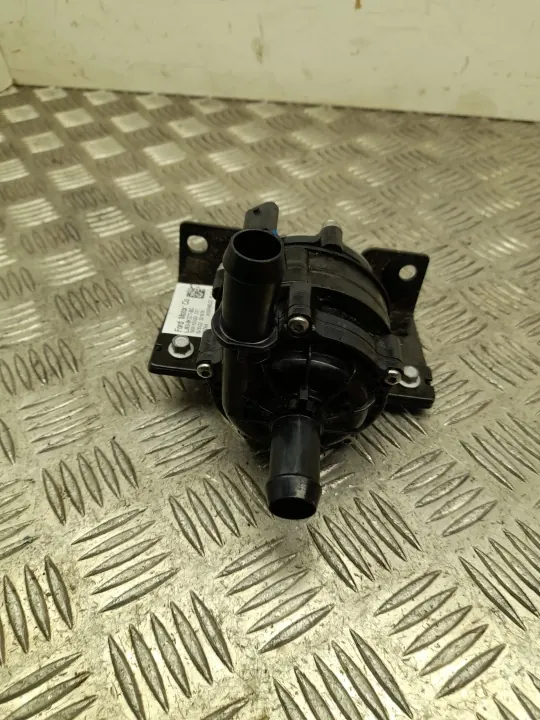 Pompe à eau Ford Mustang Mach-E 2023 OEM LJ93-8K577-BC image 2