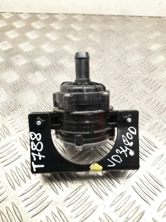 Pompe à eau Ford Mustang Mach-E 2023 OEM LJ93-8K577-BC image 3