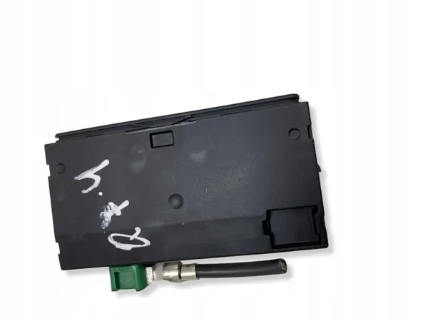 Audi Q7 USB-portti OEM 4M0035736A - Käytetty image 4
