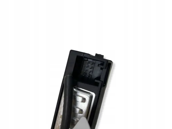 Audi Q7 USB-portti OEM 4M0035736A - Käytetty image 5