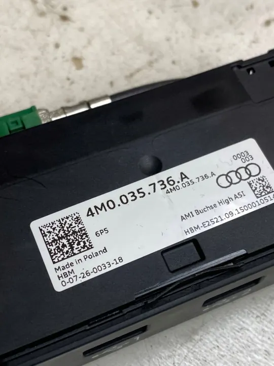 Audi Q7 USB-portti OEM 4M0035736A - Käytetty image 6
