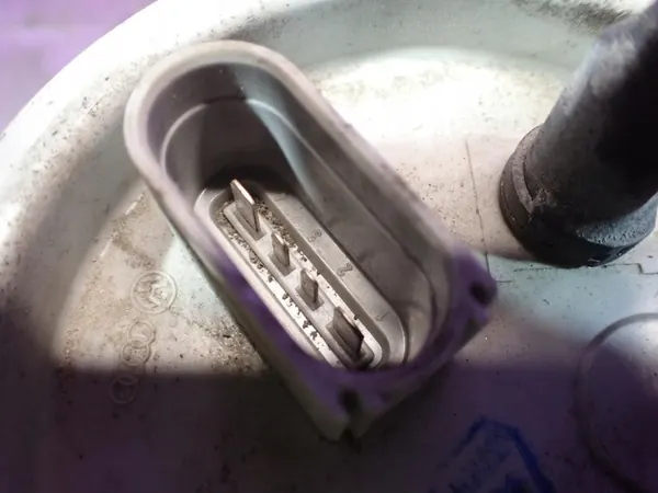 VW PASSAT B5 00-05 1.9 TDI Bomba de combustível 3B0919050B 4 Pin image 5