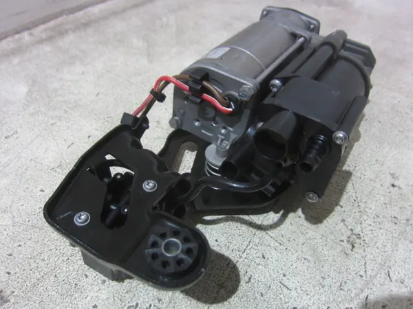 Compressor suspensão ar BMW X5 F15/F16 OEM 6875177 image 3
