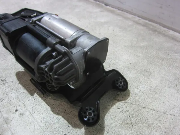 Compressor suspensão ar BMW X5 F15/F16 OEM 6875177 image 4