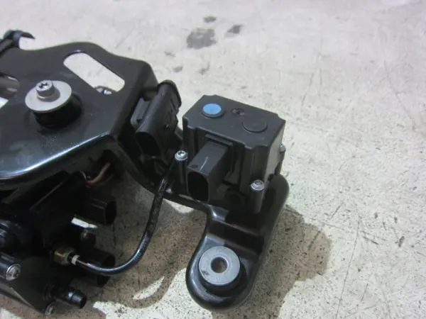 Compressor suspensão ar BMW X5 F15/F16 OEM 6875177 image 9