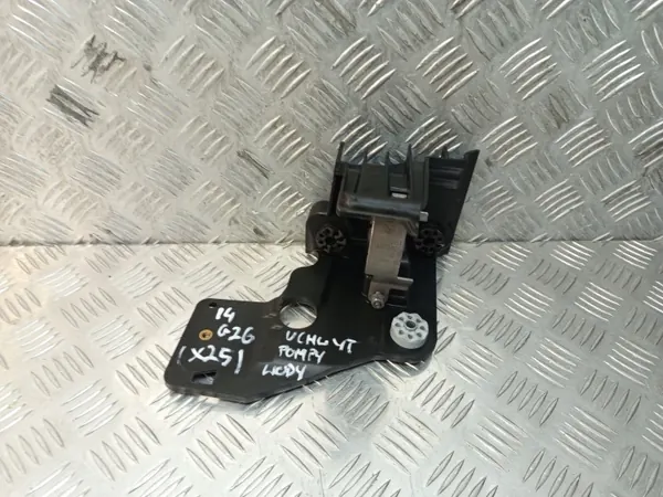 BMW I4 G26 Water Pump Mounting Bracket OEM 8490361 image 2