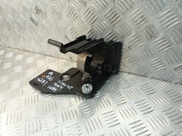 BMW I4 G26 Water Pump Mounting Bracket OEM 8490361 image 4