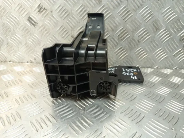 BMW I4 G26 Water Pump Mounting Bracket OEM 8490361 image 6