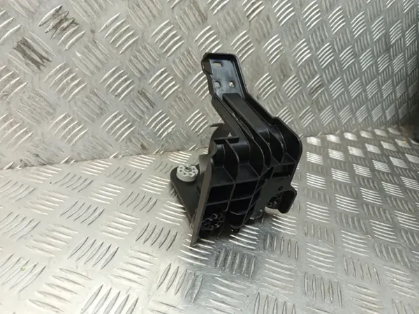 BMW I4 G26 Water Pump Mounting Bracket OEM 8490361 image 8