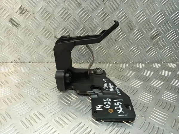 BMW I4 G26 Water Pump Mounting Bracket OEM 8490361 image 9
