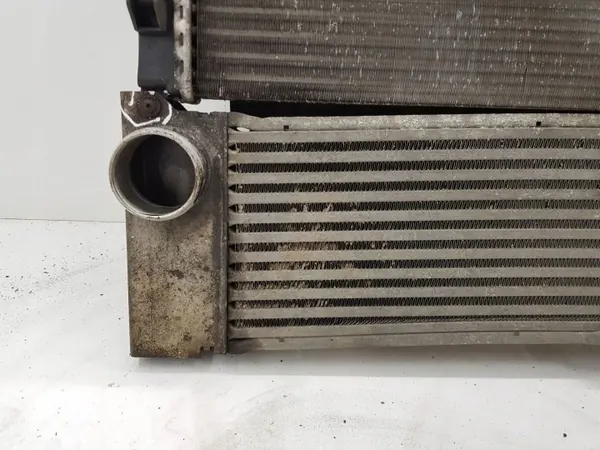 Radiateur d'eau OEM A6395010401 pour Mercedes-Benz Vito image 3