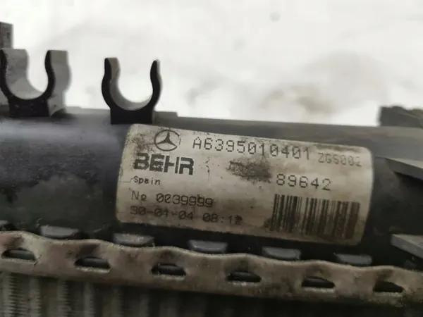 Radiateur d'eau OEM A6395010401 pour Mercedes-Benz Vito image 5