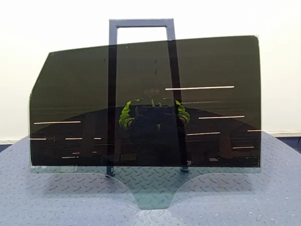 Mercedes B-Class W246 Oikea Takaoven Lasi OEM Ambit-985671- image 2