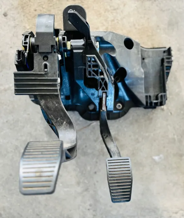 Fiat 500X Cross Lift Kopplings-Bromspedal OEM image 2