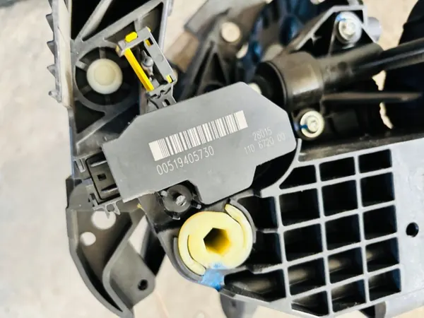 Fiat 500X Cross Lift Kopplings-Bromspedal OEM image 4