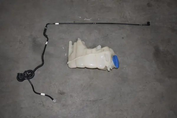 Réservoir de liquide Porsche Panamera 971 Hybride OEM 971121671B image 2