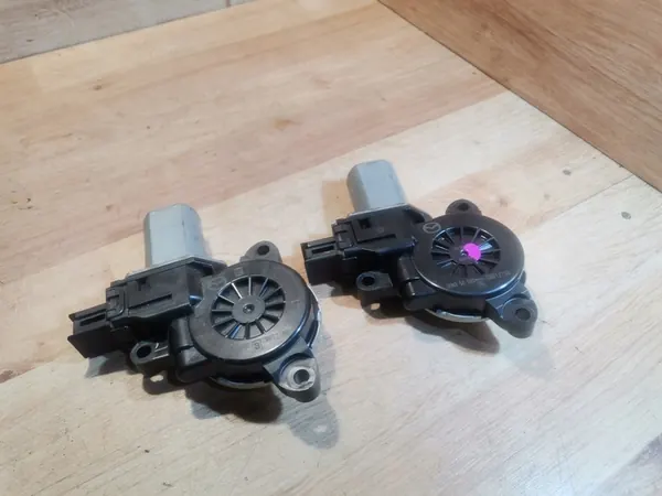 MAZDA 3 BM Motor de Ventana Delantera Derecha BHN95858X image 3