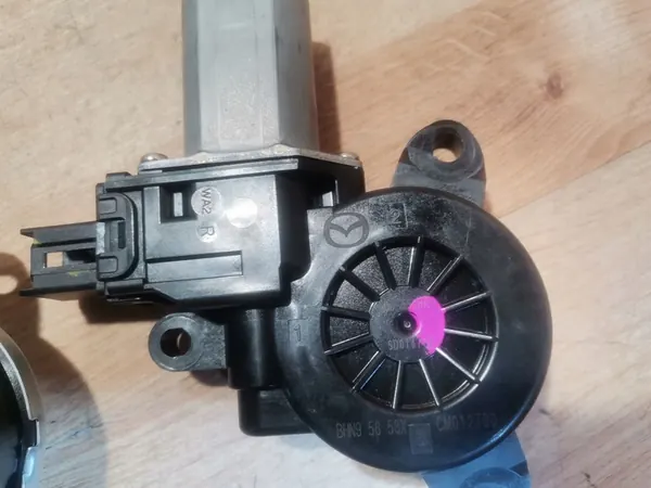 MAZDA 3 BM Motor de Ventana Delantera Derecha BHN95858X image 4