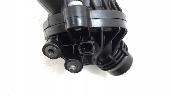 2004 BMW 5 E60 E61 Carcasa de termostato 7549476 image 3