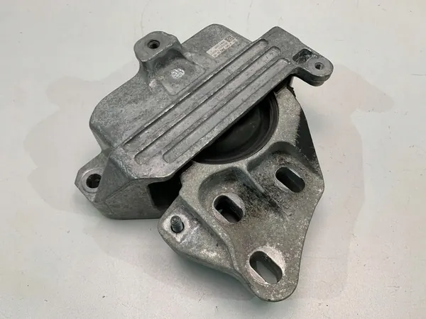MERCEDES A35 AMG W177 Engine Mount A2472403200 image 2