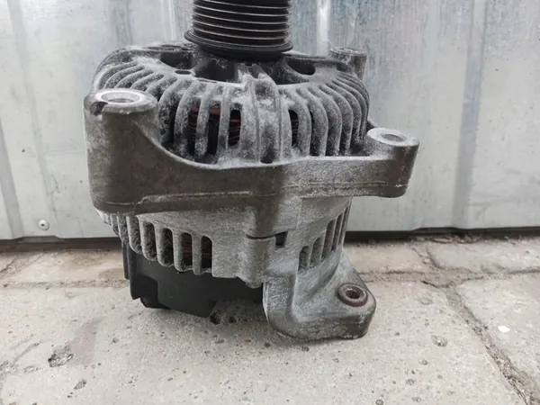 BMW E60 E65 M57N2 3.0d Vaihtovirtageneraattori 170A image 3