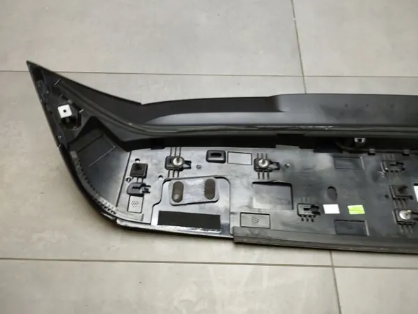 OEM 5H6827934 Takaspoileri VW Golf 8 HB 2019- image 6