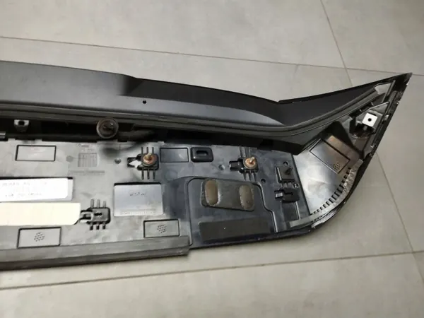 OEM 5H6827934 Takaspoileri VW Golf 8 HB 2019- image 7