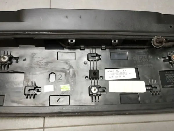 OEM 5H6827934 Takaspoileri VW Golf 8 HB 2019- image 8