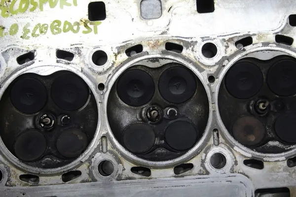 Culasse Soupapes Arbres à Cames Ford OEM Occasion image 3