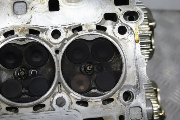Culasse Soupapes Arbres à Cames Ford OEM Occasion image 4