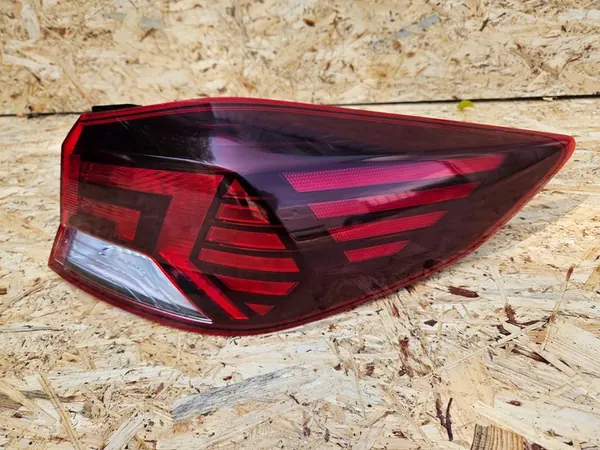 LÁMPARA TRASERA DERECHA HYUNDAI ELANTRA VI image 6