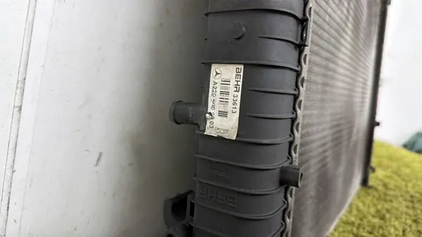 Waterkoeler Mercedes SL W230 W220 R230 W215 S500 V8 OEM image 2