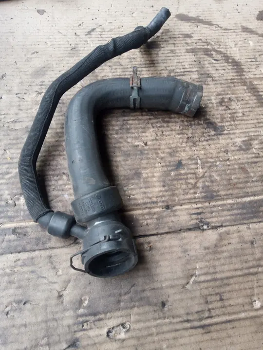 Audi A4 B6 A6 C6 Moottorin Vesiletku 2.4 B OEM 8E0121101H image 4