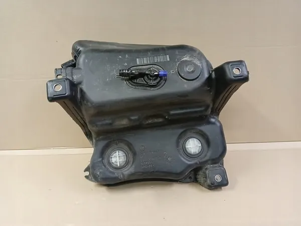Tanque AdBlue OEM 3Q0121877D para VW Passat B8 image 2