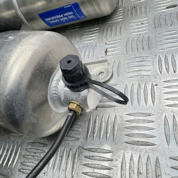 Depósito de aire Volvo XC90 II OEM 31360725 - Usado image 4