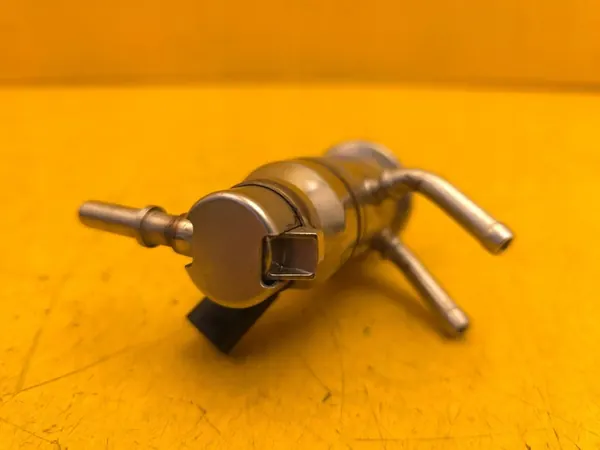 AdBlue-injektor Mercedes GLE V167 C W205 E W213 A0004904100 image 3