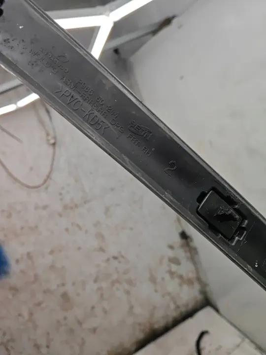 Opel Antara taklist krom höger OEM P96660244 image 9