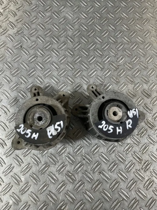 Moottorin Kiinnike Mercedes C-Class W205 OEM A2052400300 image 2